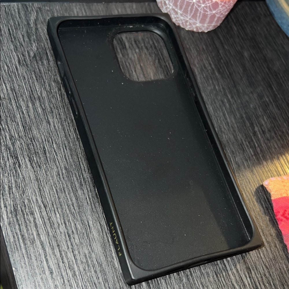 Flaunt iPhone 13 Pro Max Case - Picture 4 of 5